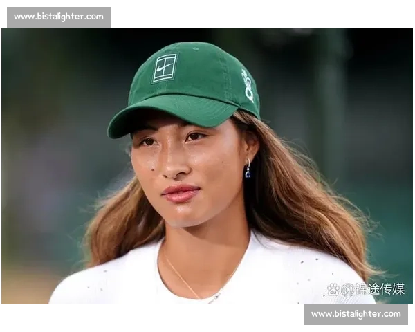 郑钦文赠阿尔卡拉斯 Labubu:温网训练场暖心互动,潮玩跨界点燃网坛友谊